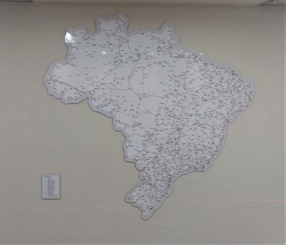 Mapa Recortado Magnético - Mapa recortado do Brasil magnético – utilização com imãs.