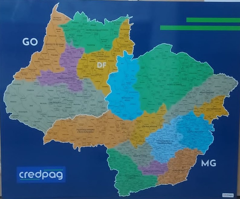 MESORREGIÕES – GOIÁS E MINAS GERAIS mapa de goiás e minas com mesorregiões coloridas em fundo azul